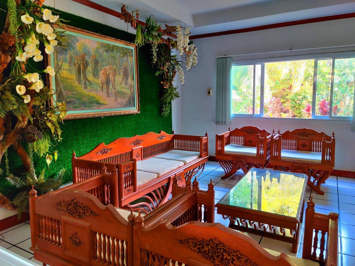Thong Paeka Hotel Prasat Zewnętrze zdjęcie