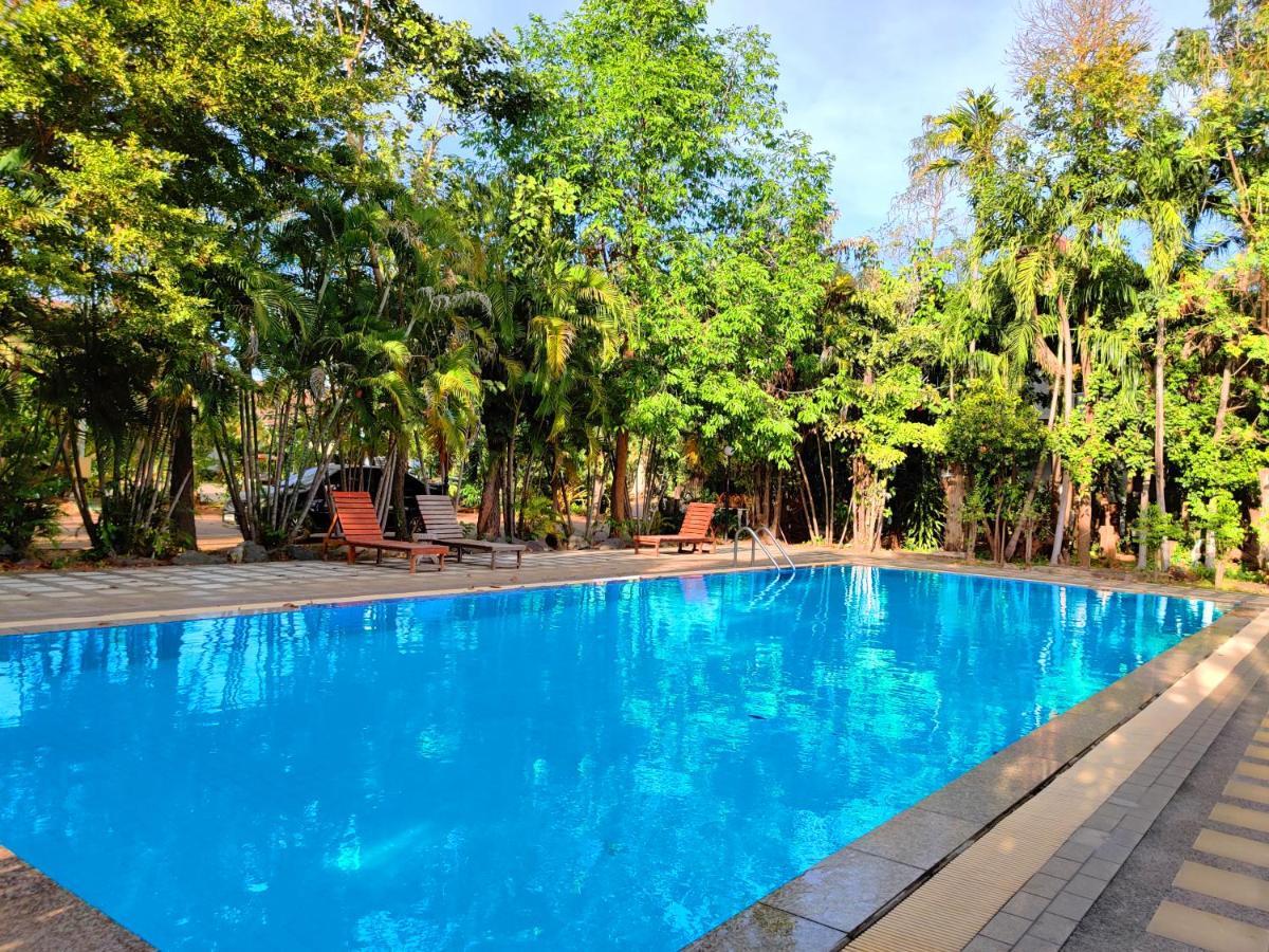 Thong Paeka Hotel Prasat Zewnętrze zdjęcie