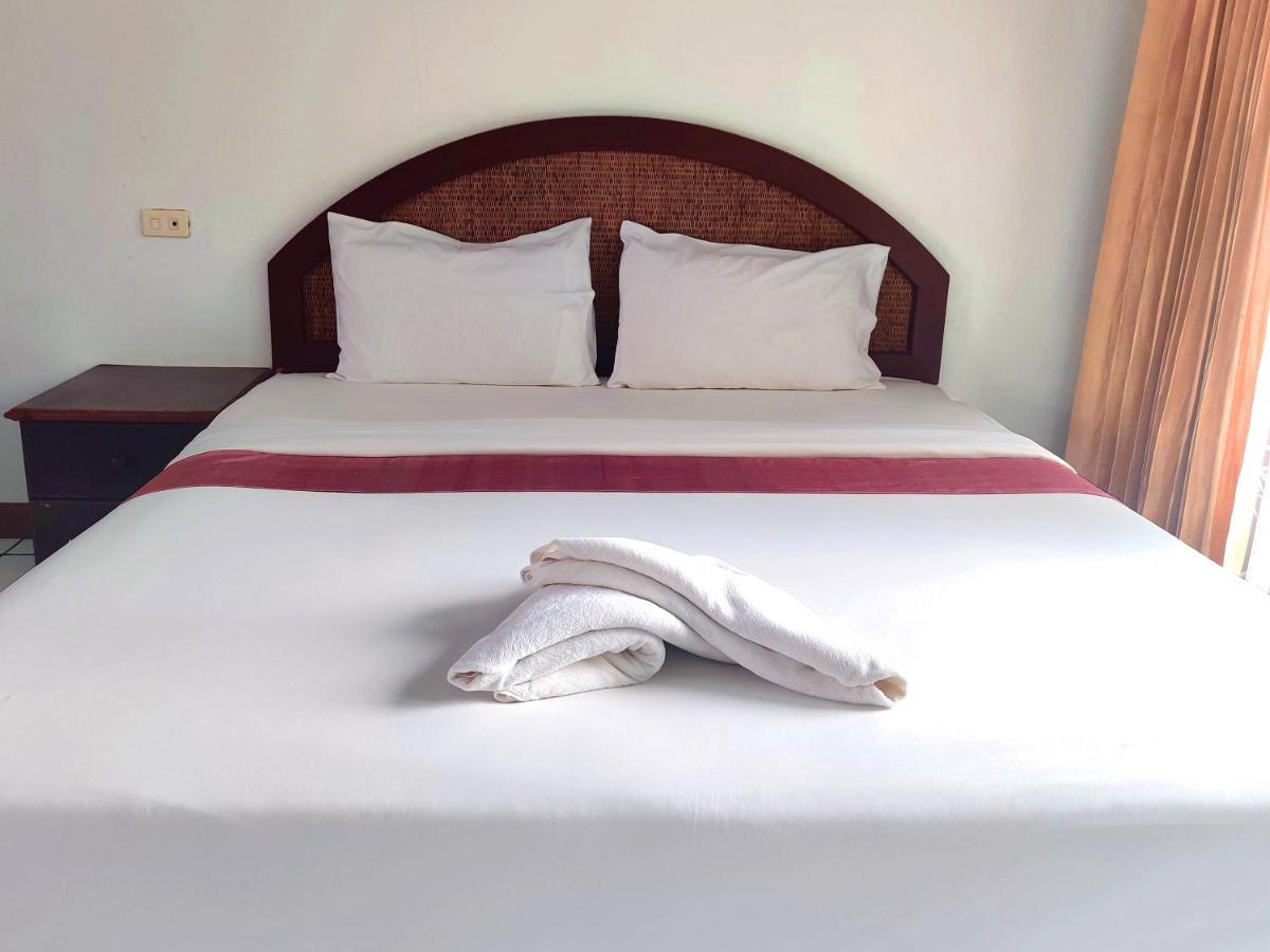 Thong Paeka Hotel Prasat Zewnętrze zdjęcie
