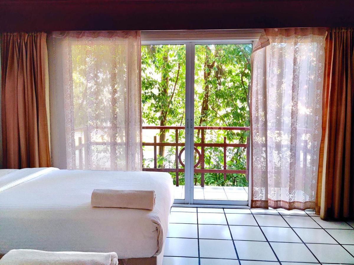 Thong Paeka Hotel Prasat Zewnętrze zdjęcie