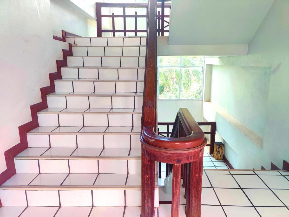 Thong Paeka Hotel Prasat Zewnętrze zdjęcie