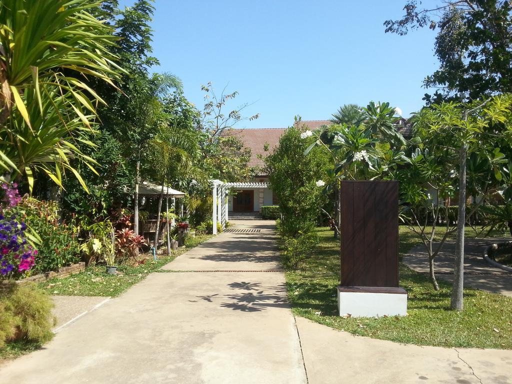 Thong Paeka Hotel Prasat Zewnętrze zdjęcie