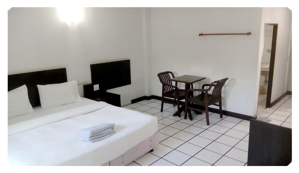 Thong Paeka Hotel Prasat Pokój zdjęcie