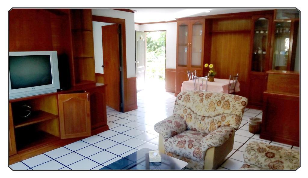 Thong Paeka Hotel Prasat Pokój zdjęcie