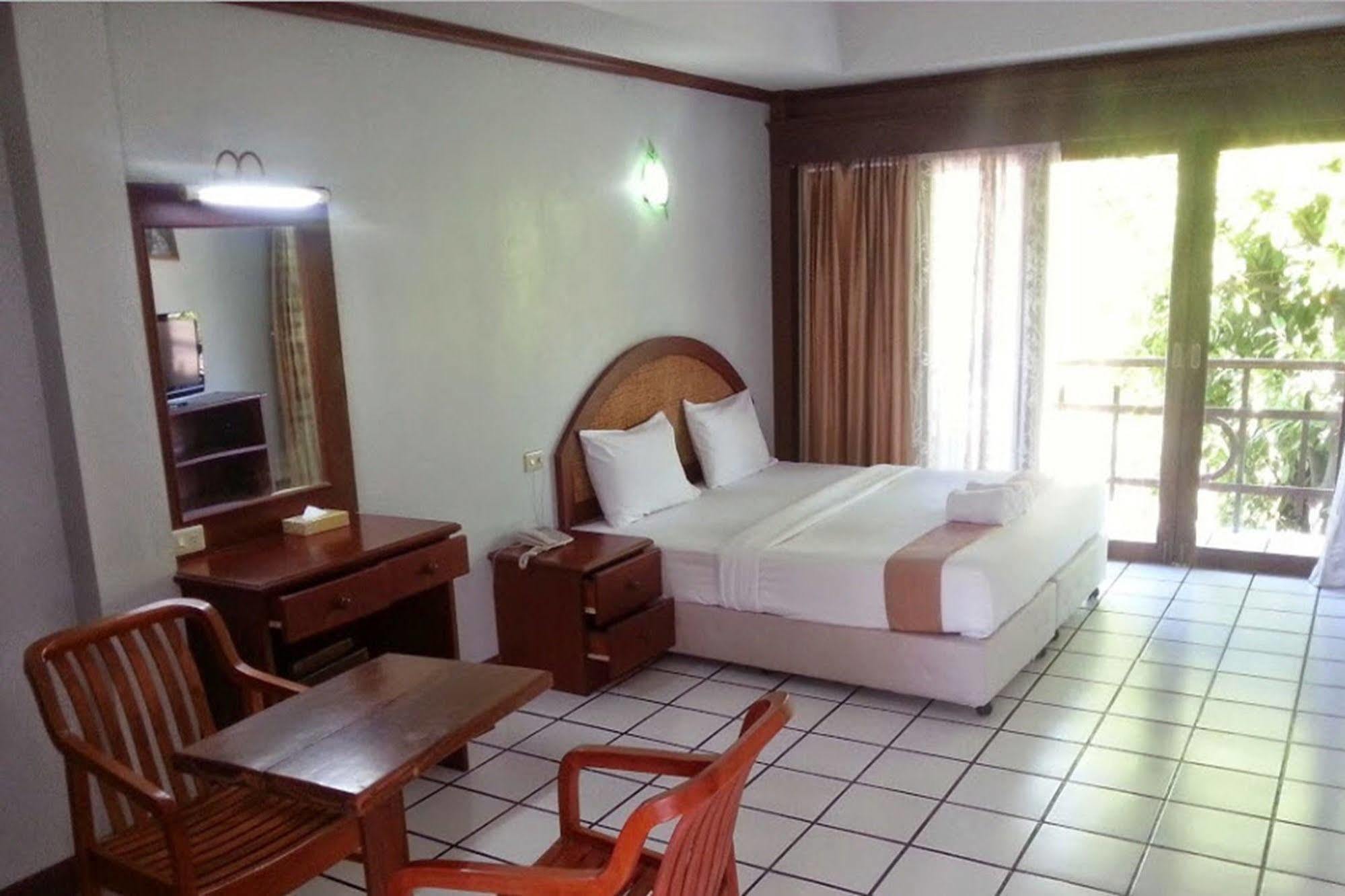 Thong Paeka Hotel Prasat Zewnętrze zdjęcie